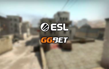 Логотипы ESL и GGbet на фоне карты de_dust из Counter-Strike: Global Offensive